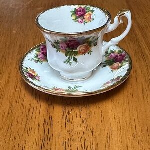 Old Country Roses Royal Albert mini Teacup and Saucer with Pink & Yellow Roses
